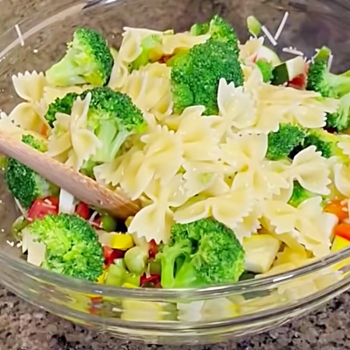 Pasta With Paula Deen - Easy Pasta Salad Recipe - How To Make Pasta Salad