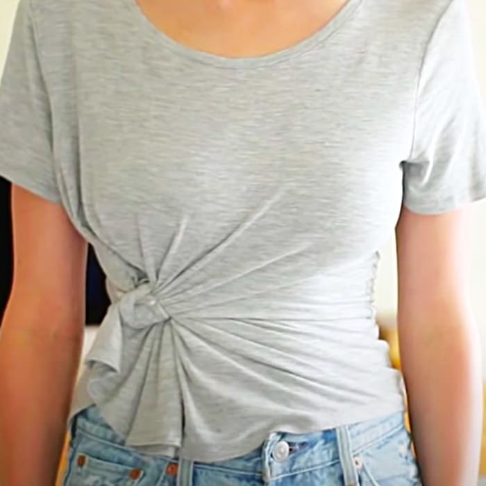 How To Tie A T Shirt - Easy Way To Make A T Shirt Smaller -Tie A Knot In Your T Shirt