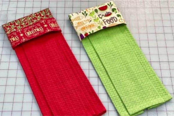 Easy hanging tea towels tutorial
