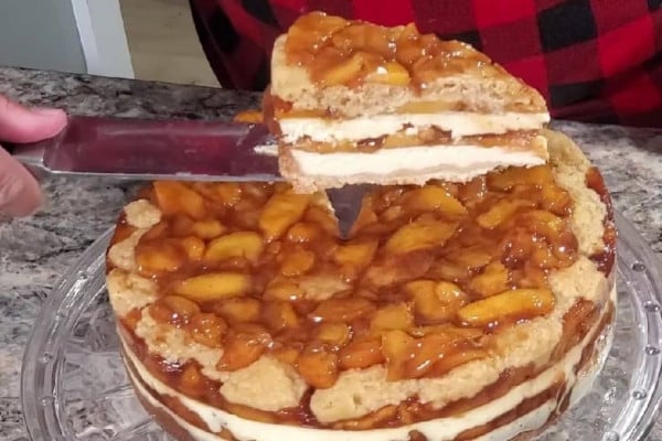How to make peach cobbler cheesecake