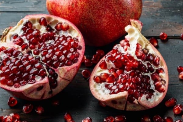 Best Way to Open and Eat a Pomegranate