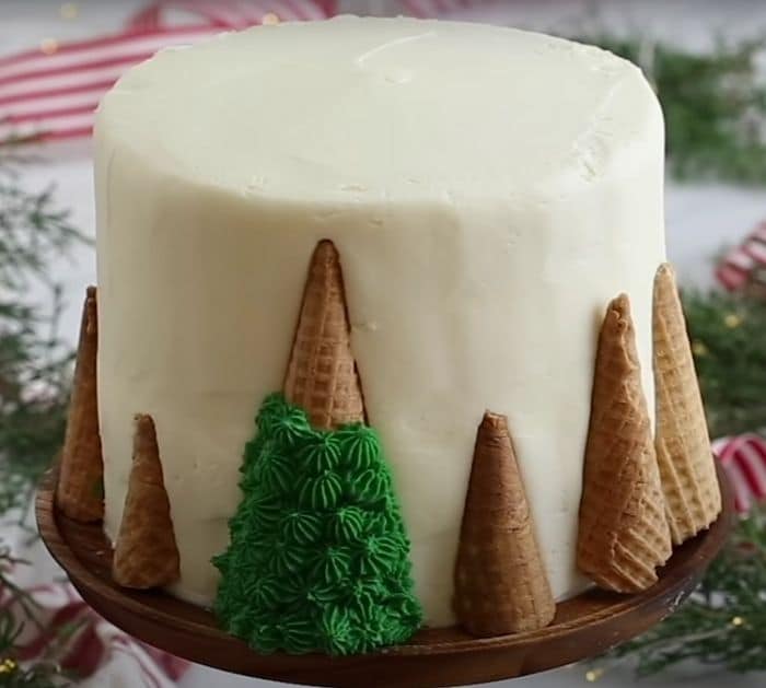 https://diyjoy.com/wp-content/uploads/2021/12/DIY-Christmas-Tree-Cake-Tutorial.jpg