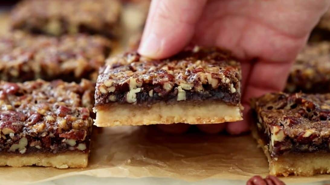 Easy to make Pecan Pie Bars Recipe | DIY Joy Projects and Crafts Ideas