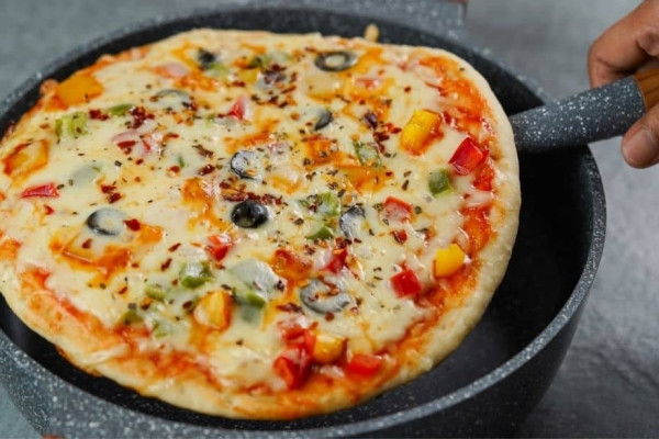 How to Make Pizza Using a Frying Pan