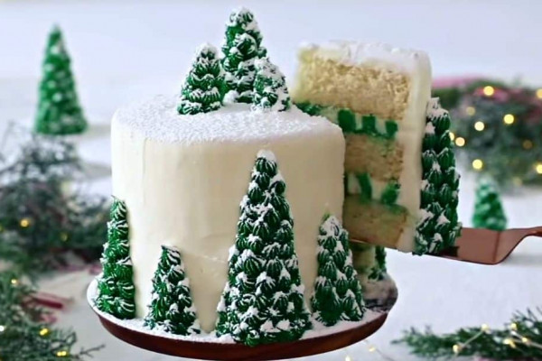 How to Make a Christmas Tree Cake