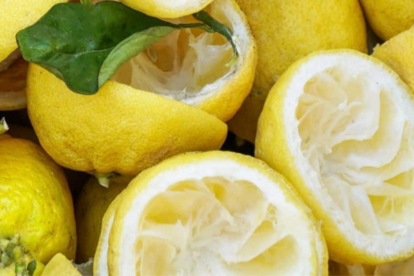 How to clean surfaces using lemon peels