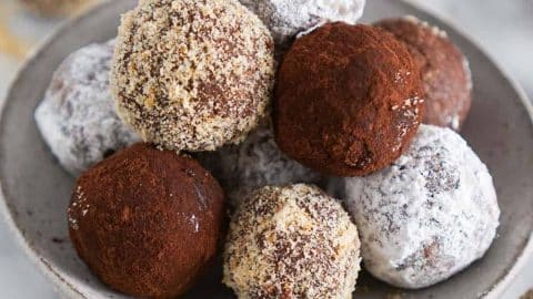Quick and Easy Rum Balls Recipe | DIY Joy Projects and Crafts Ideas