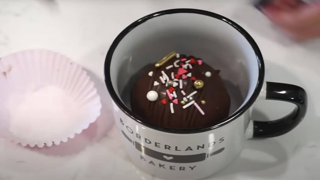 How to Make Hot Cocoa Bombs | DIY Joy Projects and Crafts Ideas