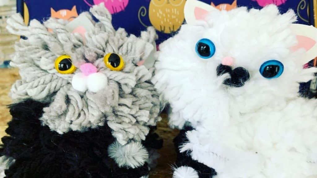 diy pompom kittens tutorial