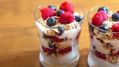 How to Make Fruit, Granola, and Yogurt Parfaits | DIY Joy Projects and Crafts Ideas