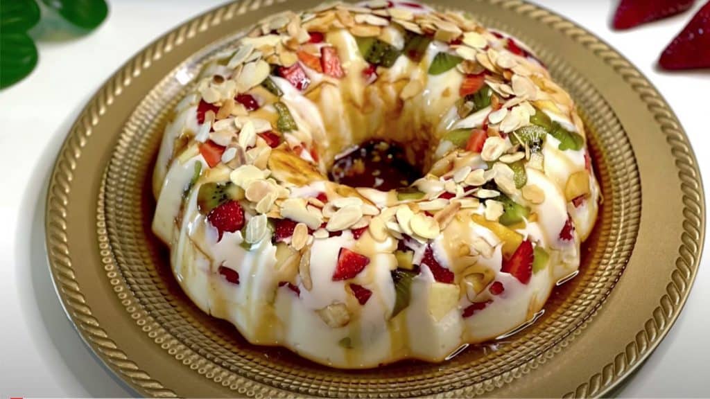 How to make pudding and fruit dessert mold