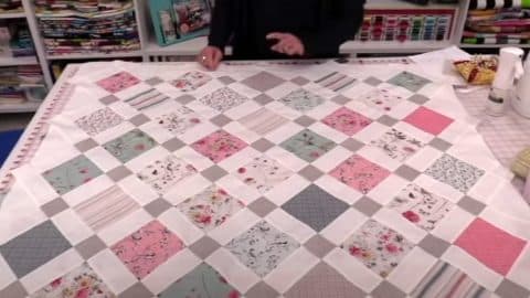 How to Make a Quilt with 5 Squares | DIY Joy Projects and Crafts Ideas