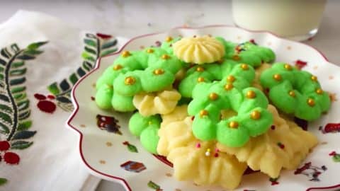 How to Make Spritz Holiday Cookies | DIY Joy Projects and Crafts Ideas