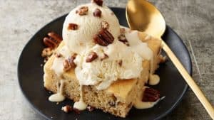 Copycat Applebee’s Butter Pecan Blondies Recipe