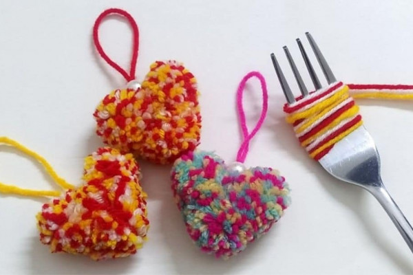 Easy Pom Pom Heart Using A Fork