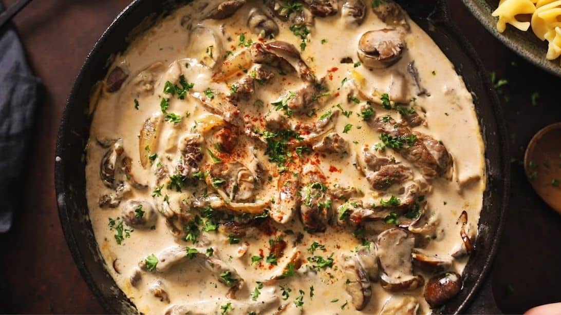 Easy Skillet Beef Stroganoff Recipe | DIY Joy Projects and Crafts Ideas