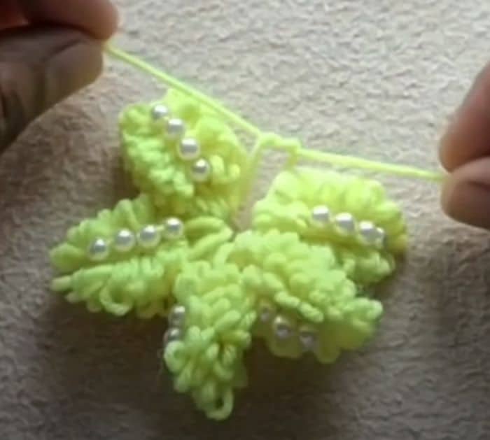 Easy and cheap DIY yarn flower tutorial