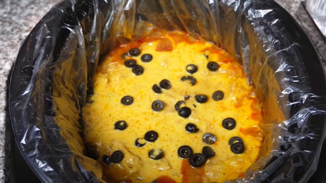 Crockpot Chicken Enchiladas | DIY Joy Projects and Crafts Ideas