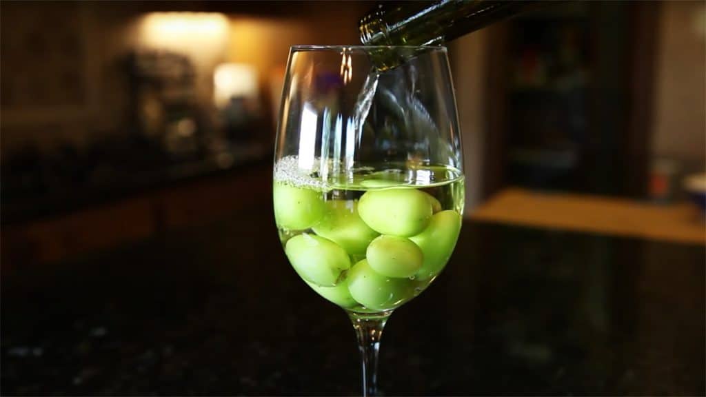 diy hack chill wine with frozen grapes