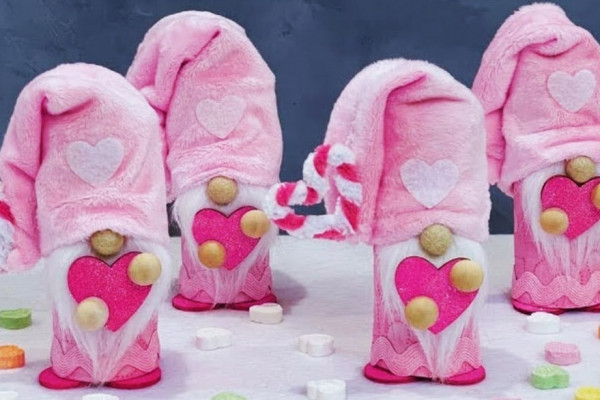 DIY Valentine Gnome Tutorial - Easy No Sew Valentine Craft Idea for Gifts and Candy #valentinesday #valentinecrafts