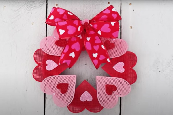 diy valentine heart wreath tutorial