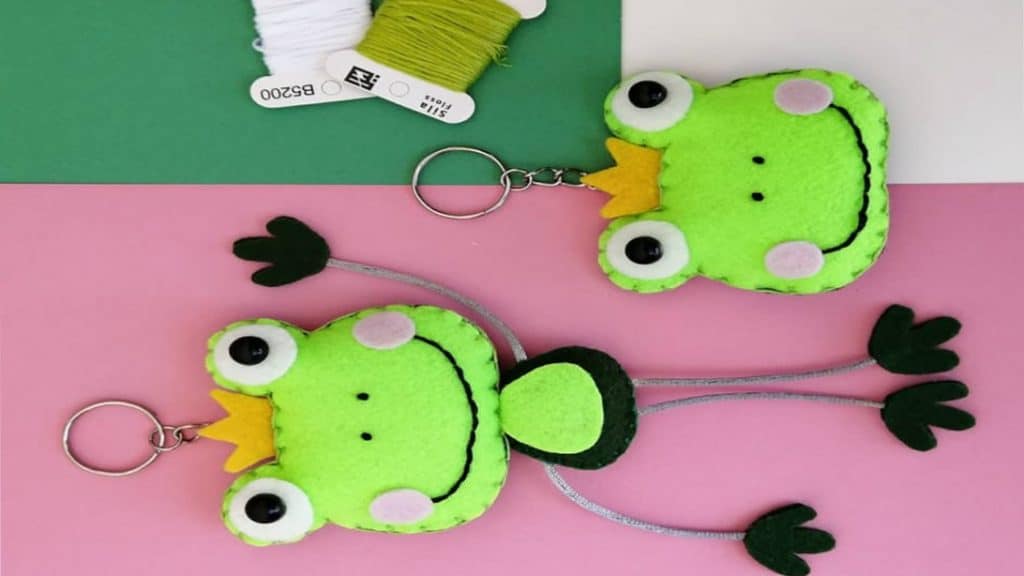 felt frog keychain tutorial