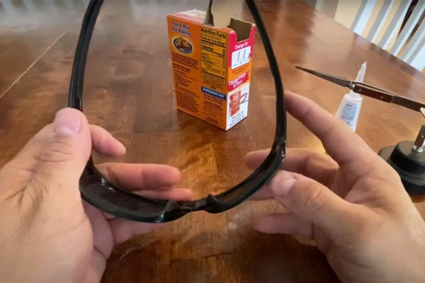 how to fix broken glasses with super glue and baking soda