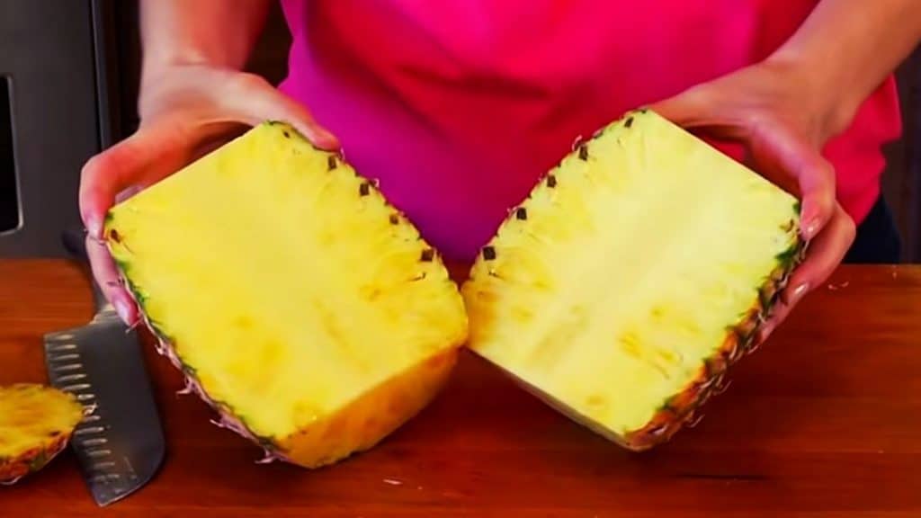 1-Minute Pineapple Cutting Hack