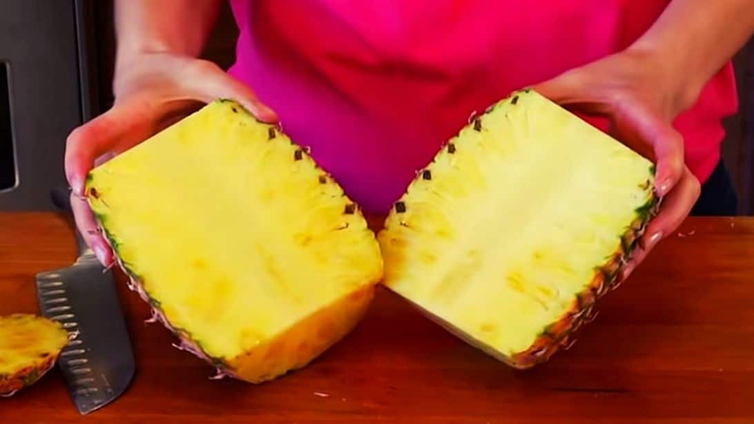 1Minute Pineapple Cutting Hack