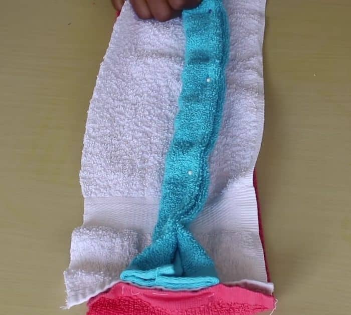 How To Recycle Old Towels Into A DIY Bath Mat