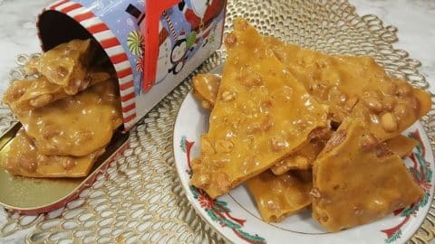 Easy Homemade Peanut Brittle Recipe | DIY Joy Projects and Crafts Ideas