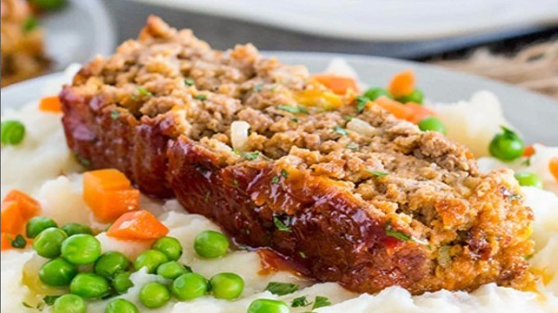 Cracker Barrel Copycat Meatloaf Recipe | DIY Joy Projects and Crafts Ideas