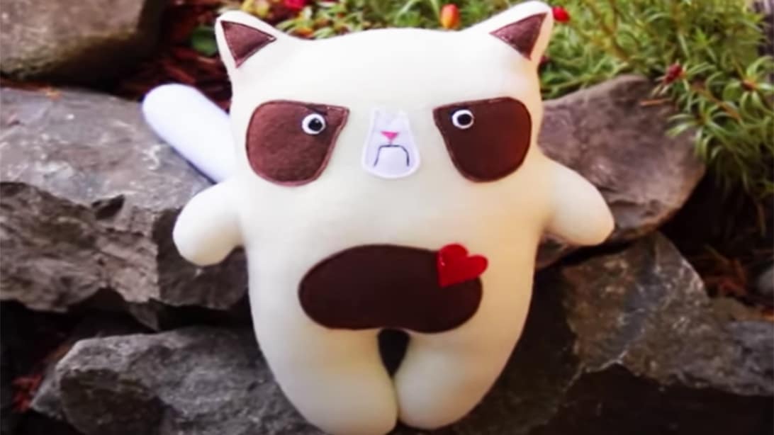 DIY Grumpy Cat Plushy | DIY Joy Projects and Crafts Ideas