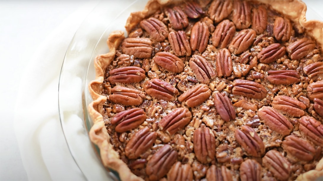 Easy Pecan Pie Recipe | DIY Joy Projects and Crafts Ideas