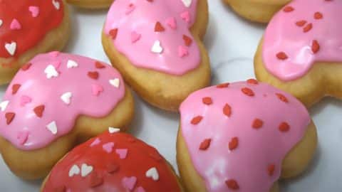 How to Make Heart-Shaped Donuts for Valentines | DIY Joy Projects and Crafts Ideas