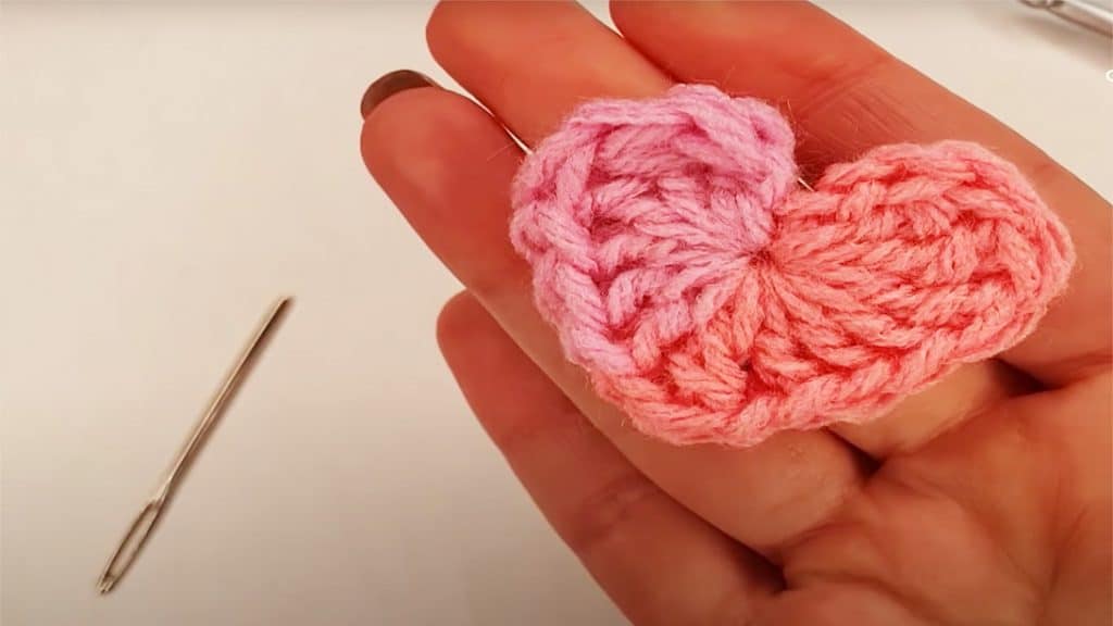 how to crochet a heart in 2 minutes