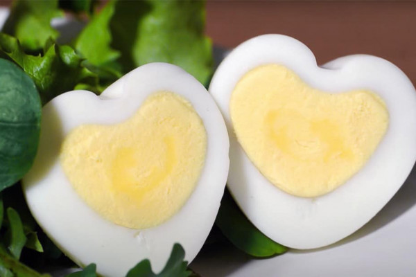 how to make a heart shaped egg