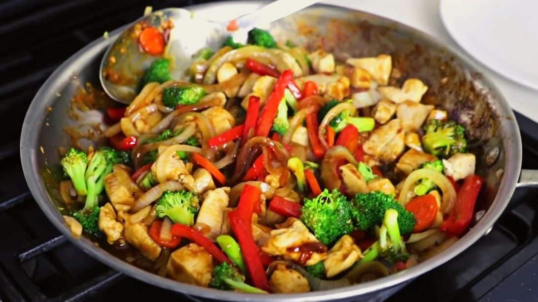 30-Minute Stir-Fried Chicken & Veggies Recipe | DIY Joy Projects and Crafts Ideas