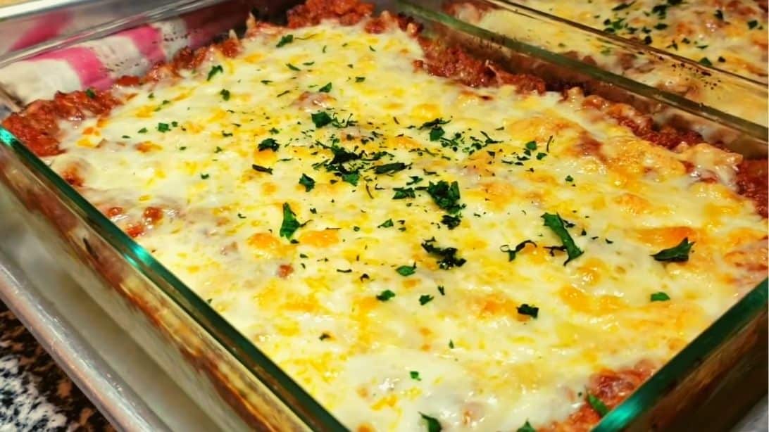 30-Minute Cheesy Baked Spaghetti Recipe | DIY Joy Projects and Crafts Ideas