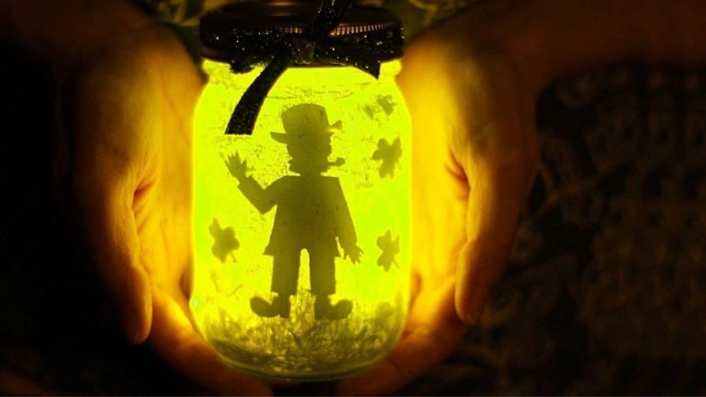 DIY Glowing Leprechaun Mason Jar Tutorial