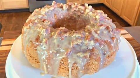 Easy To Make Delicious Pecan Praline Cake | DIY Joy Projects and Crafts Ideas