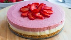 No-Bake White Chocolate Strawberry Mousse Cake Recipe