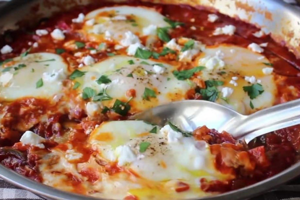 Poached Eggs In Spicy Pepper Tomato Sauce Recipe