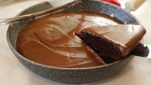 10-Minute Frying Pan Chocolate Cake Recipe