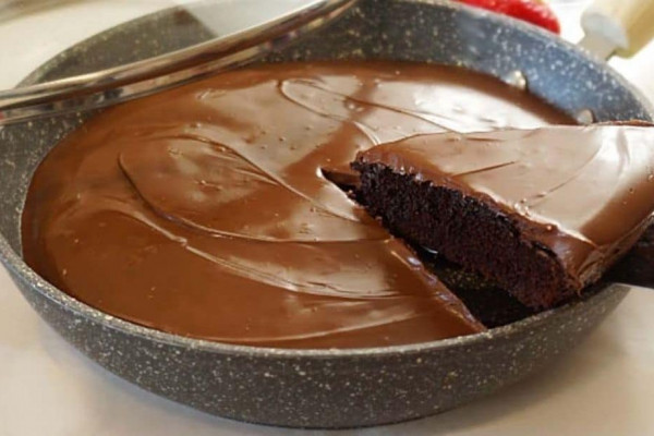 Ten Minute Frying Pan Chocolate Cake Recipe