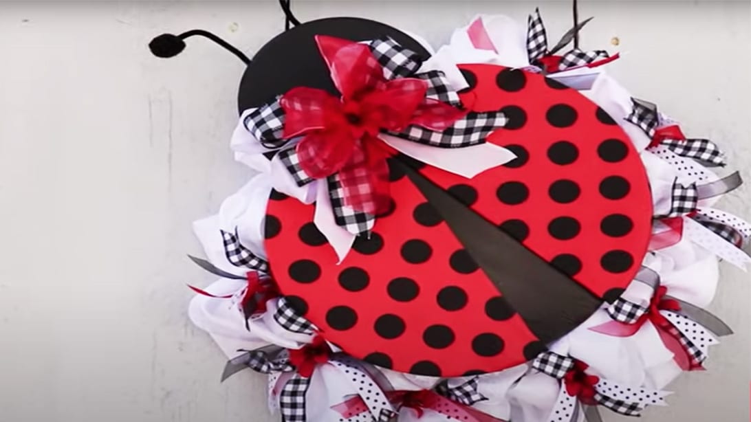 DIY Dollar Tree Ladybug Wreath | DIY Joy Projects and Crafts Ideas