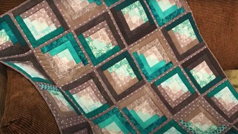 Quilt as You Sew Log Cabin Quilt | DIY Joy Projects and Crafts Ideas