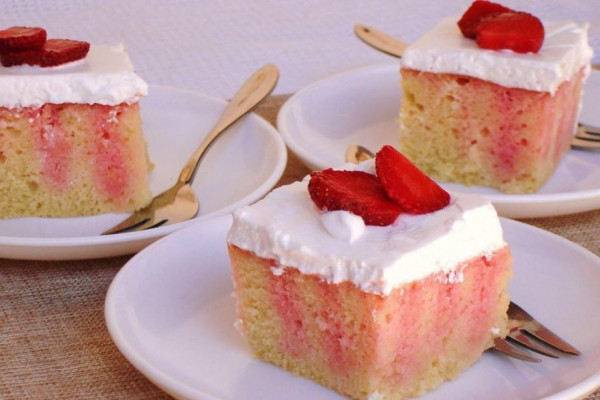 strawberry poke cake recipe