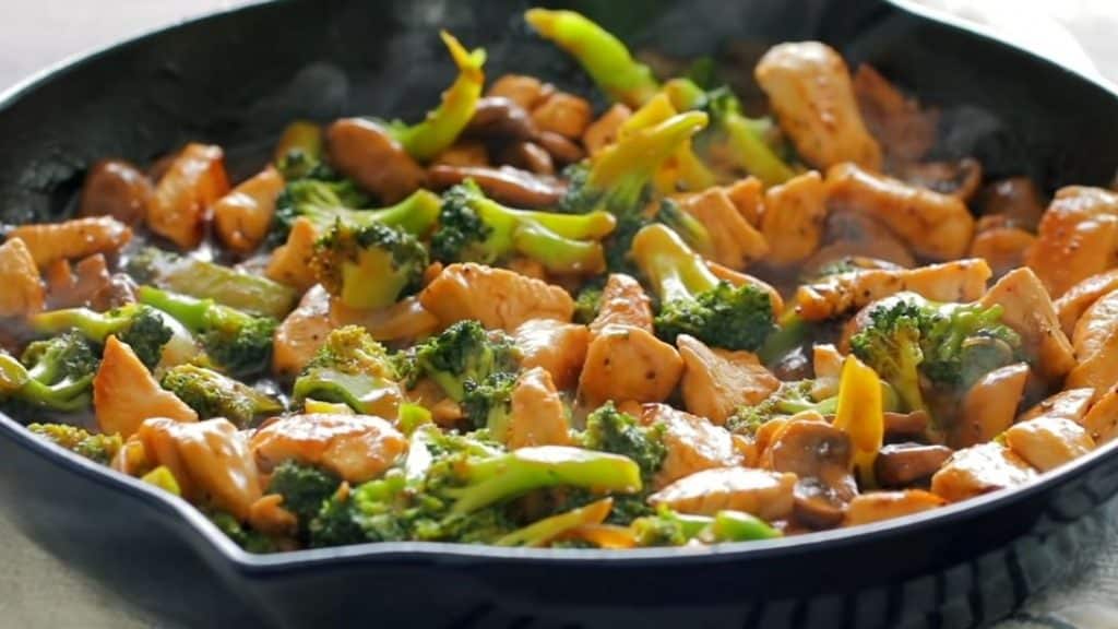 30-Minute Skillet Stir-Fried Chicken & Broccoli Recipe