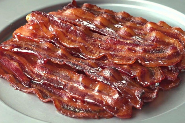 4-Ingredient Spicy Maple Candied Bacon Recipe